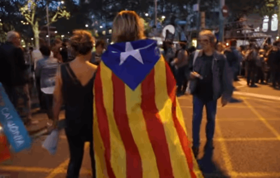KATALONCI NA ULICAMA BARSELONE TRAŽE NEZAVISNOST OD ŠPANIJE: Sto hiljada ljudi na protestu!